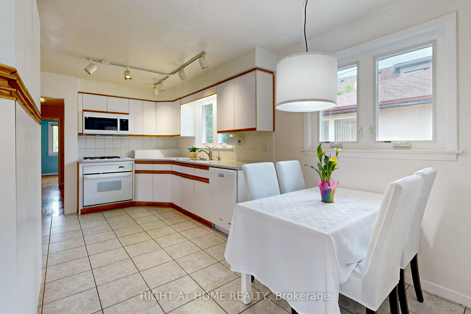220 Homewood Ave, Toronto, ON M2M1K6 | 3 Bedroom 2 Bathroom Detached House | Image 12