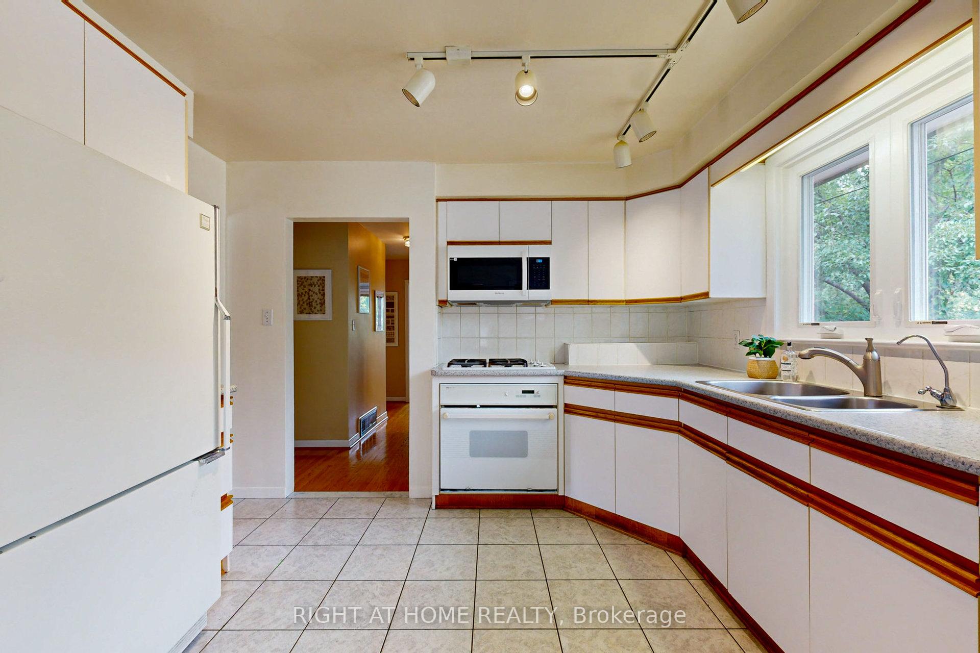 220 Homewood Ave, Toronto, ON M2M1K6 | 3 Bedroom 2 Bathroom Detached House | Image 14