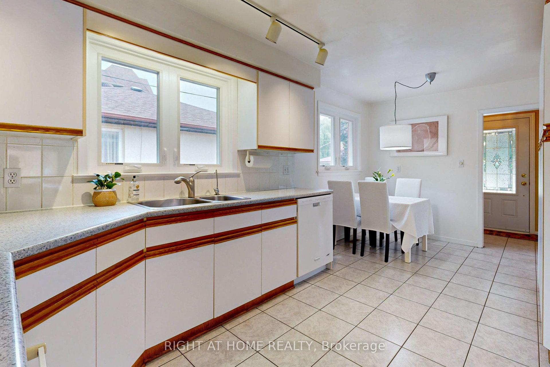 220 Homewood Ave, Toronto, ON M2M1K6 | 3 Bedroom 2 Bathroom Detached House | Image 15