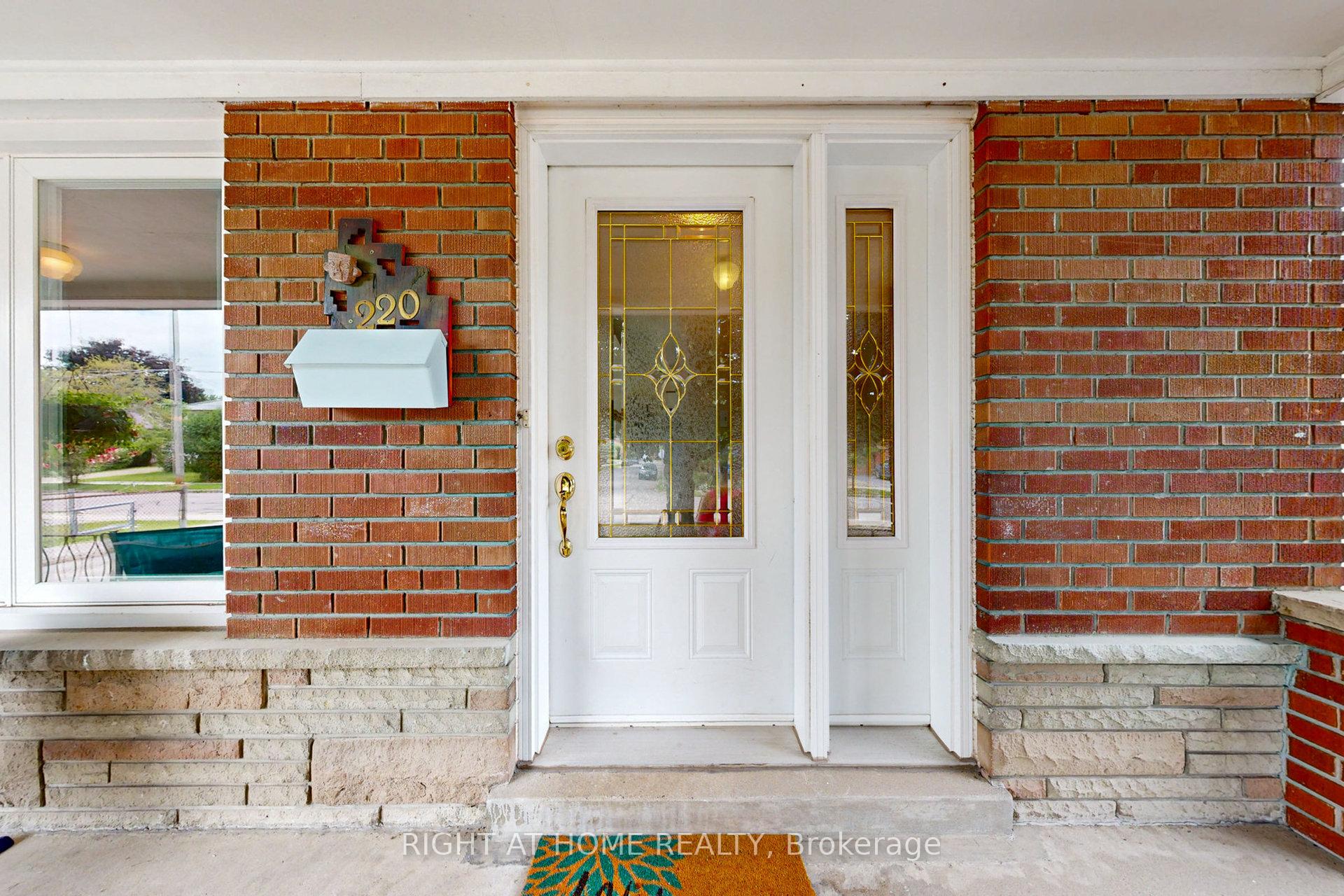 220 Homewood Ave, Toronto, ON M2M1K6 | 3 Bedroom 2 Bathroom Detached House | Image 4