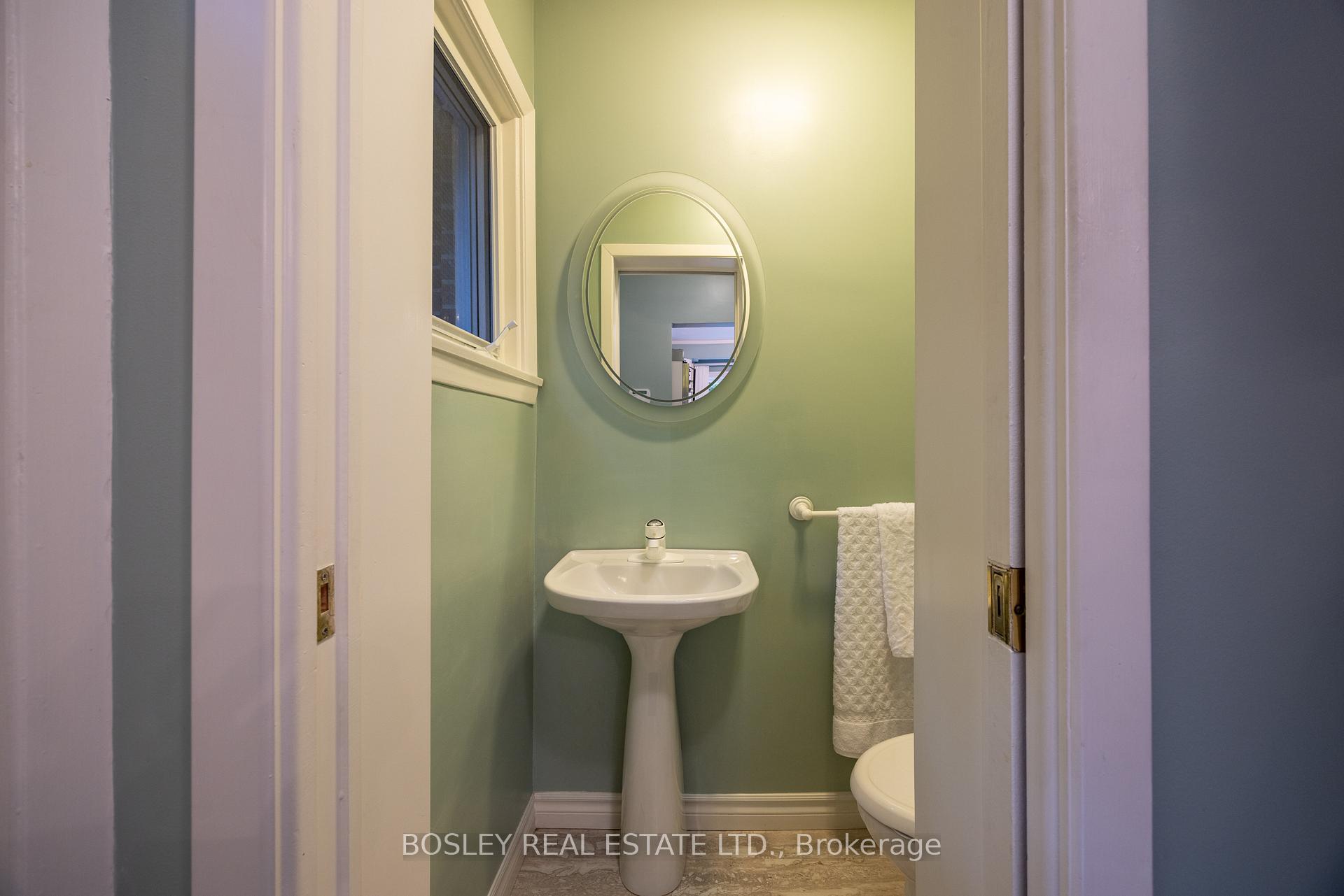 195 Upper Canada Dr, Toronto, ON M2P1T2 | 4 Bedroom 3 Bathroom Detached House | Image 21