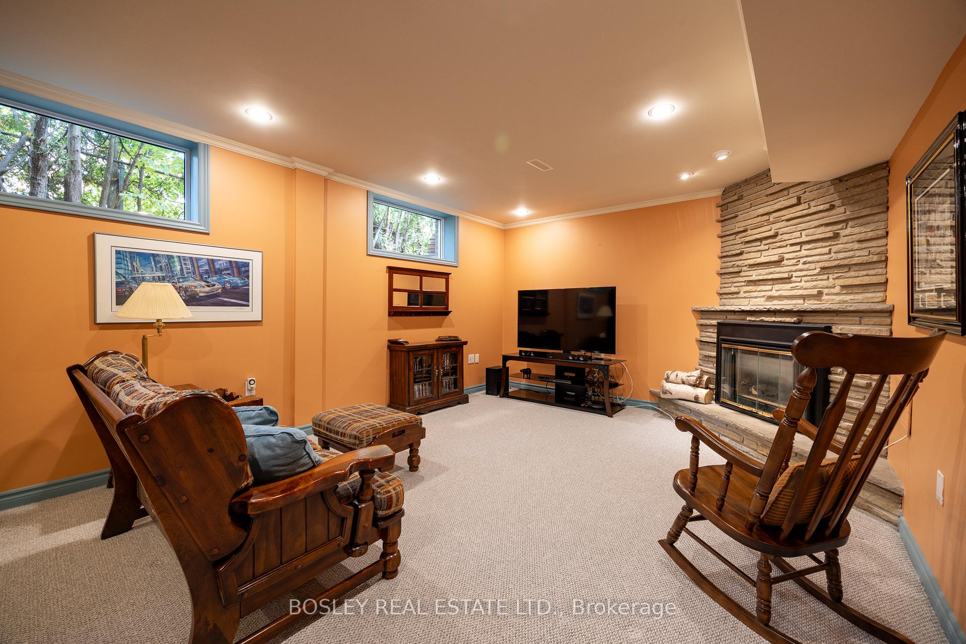 195 Upper Canada Dr, Toronto, ON M2P1T2 | 4 Bedroom 3 Bathroom Detached House | Image 37