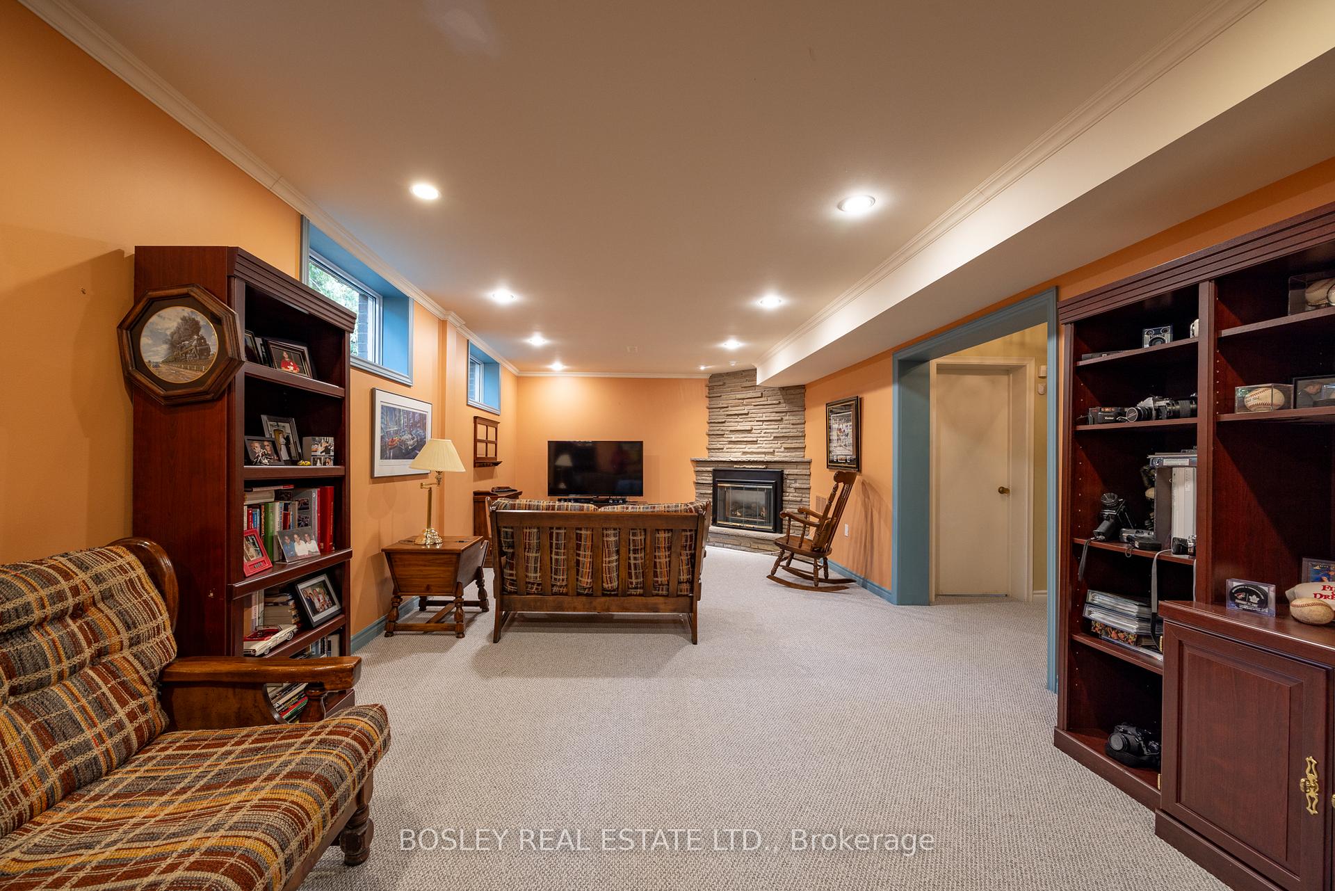 195 Upper Canada Dr, Toronto, ON M2P1T2 | 4 Bedroom 3 Bathroom Detached House | Image 38