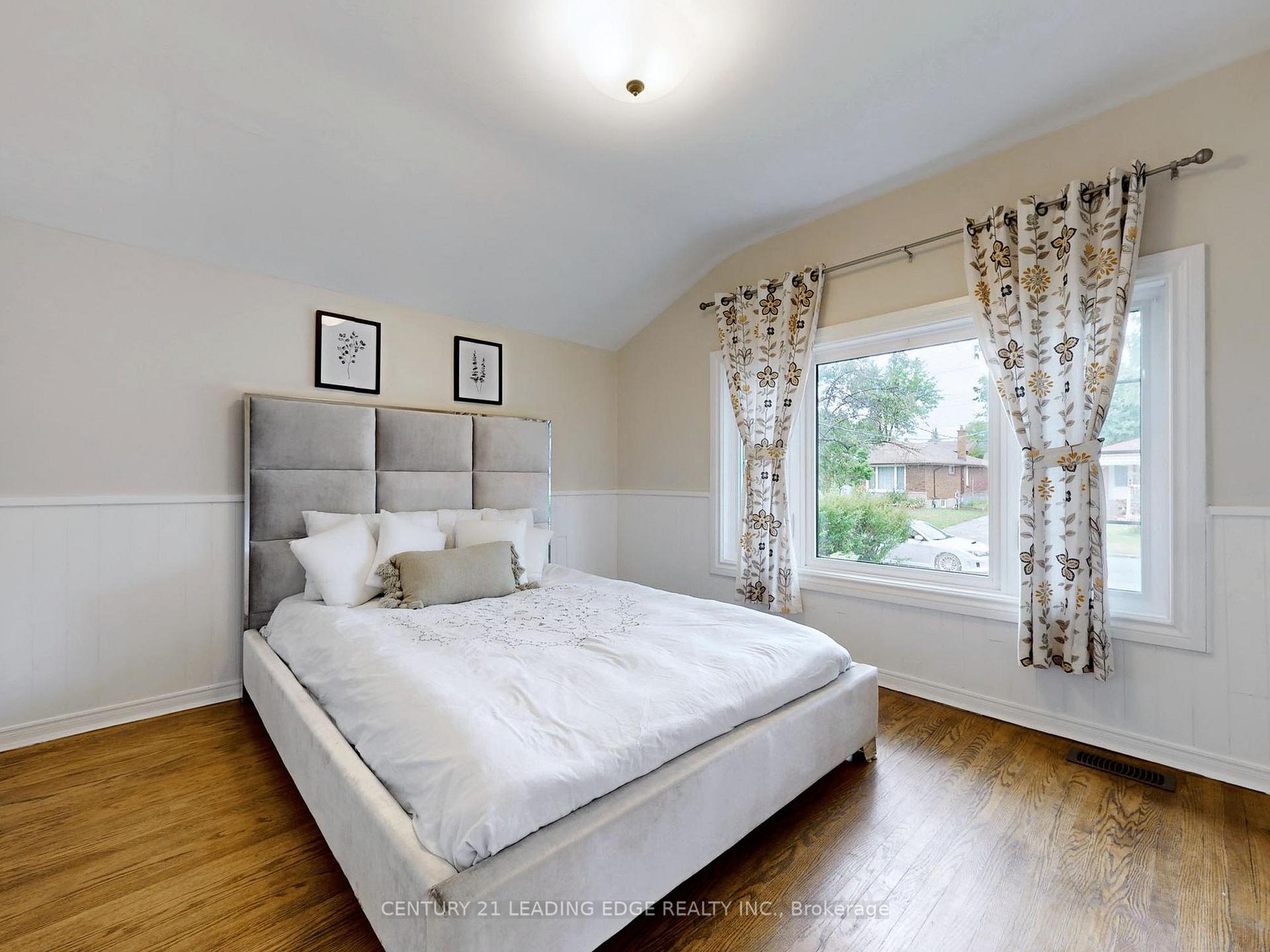 56 Carslake Cres, Toronto, ON M1J2A7 | 3 Bedroom 2 Bathroom Detached House | Image 12