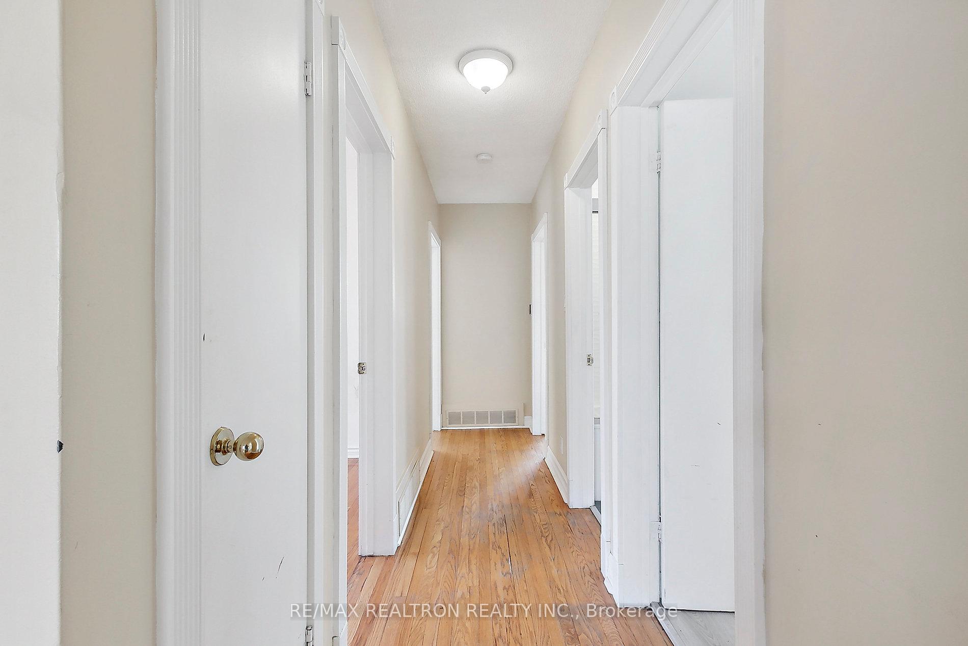 139 Pandora Circ, Toronto, ON M1H1V8 | 3 Bedroom 2 Bathroom Detached House | Image 10