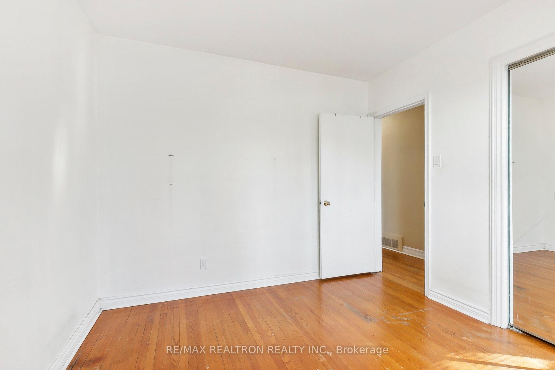 139 Pandora Circ, Toronto, ON M1H1V8 | 3 Bedroom 2 Bathroom Detached House | Image 12