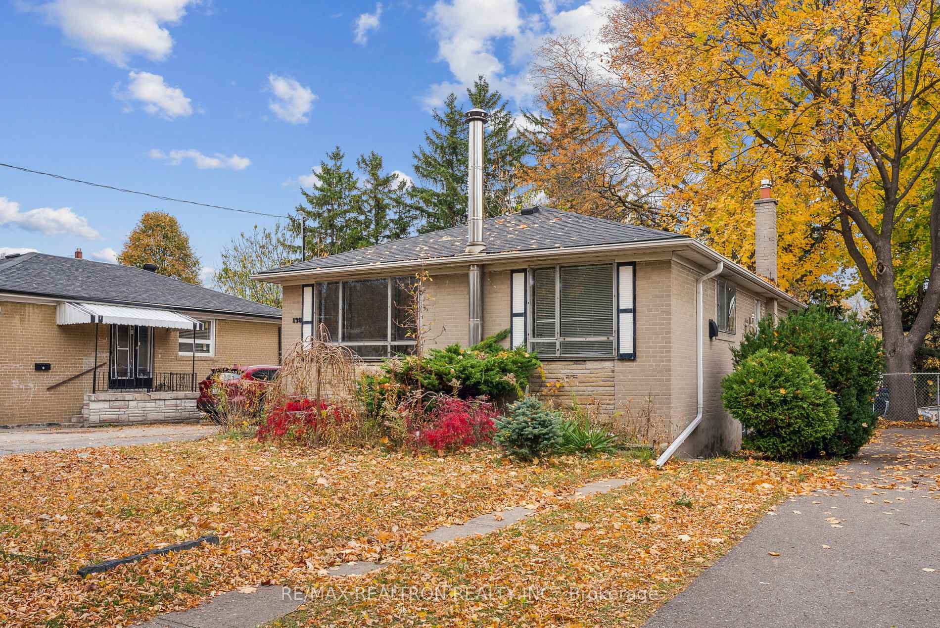 139 Pandora Circ, Toronto, ON M1H1V8 | 3 Bedroom 2 Bathroom Detached House | Image 2