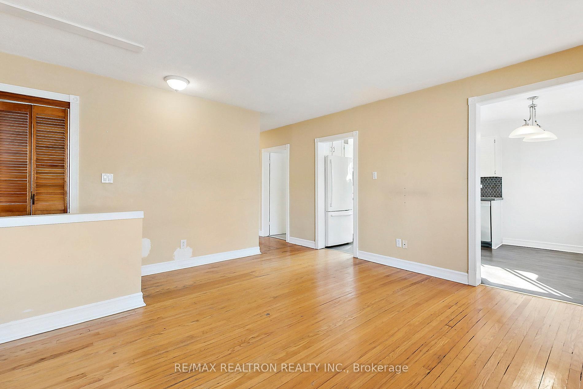139 Pandora Circ, Toronto, ON M1H1V8 | 3 Bedroom 2 Bathroom Detached House | Image 4