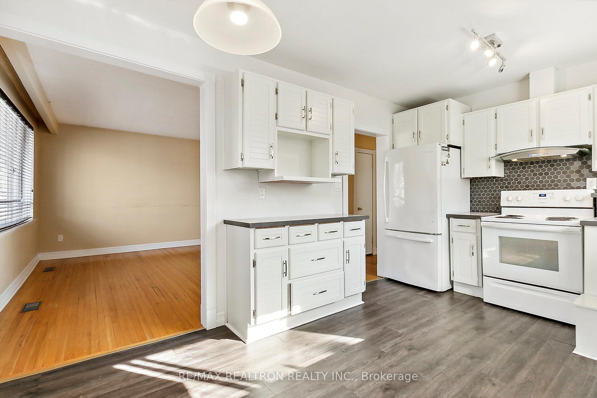 139 Pandora Circ, Toronto, ON M1H1V8 | 3 Bedroom 2 Bathroom Detached House | Image 6