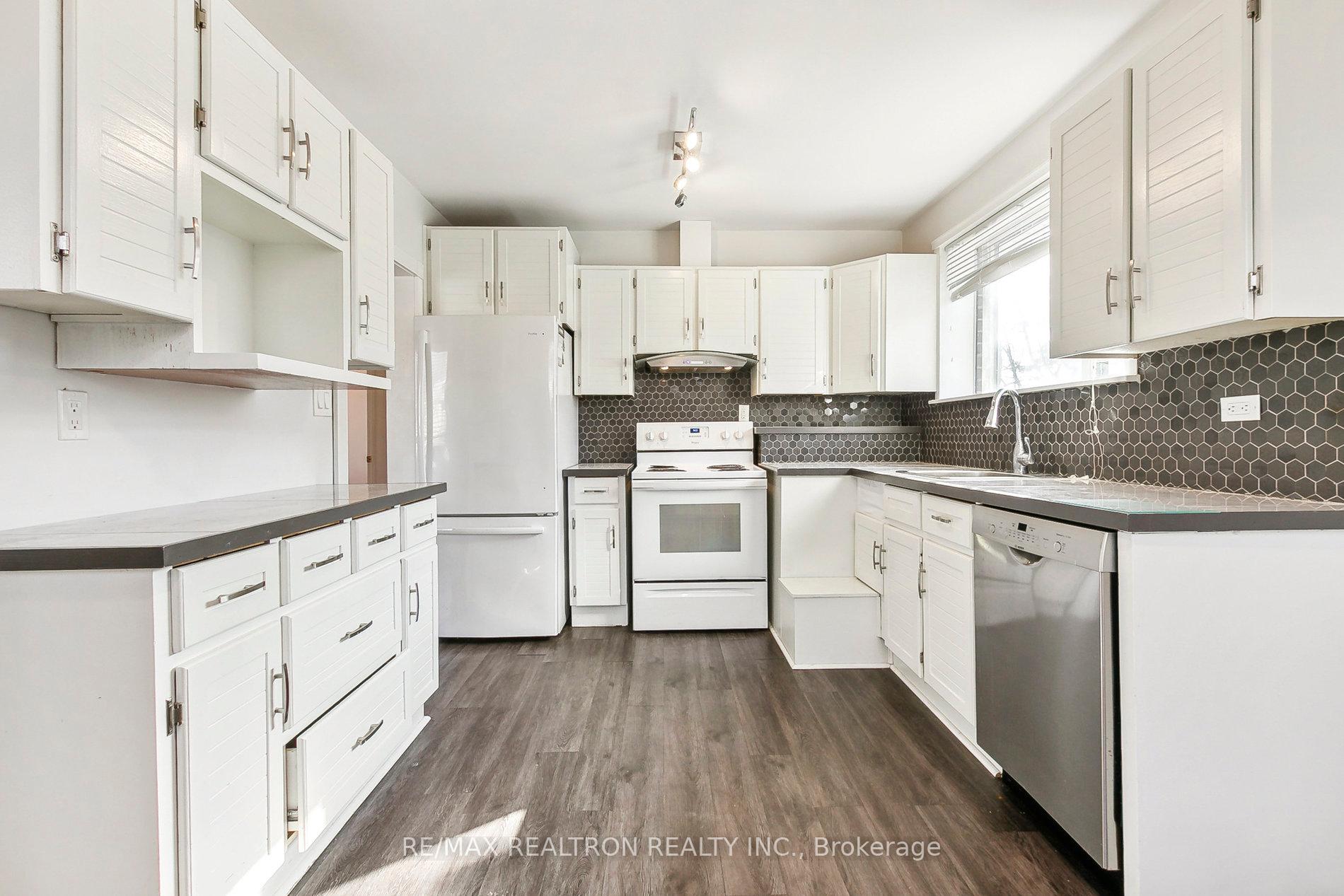 139 Pandora Circ, Toronto, ON M1H1V8 | 3 Bedroom 2 Bathroom Detached House | Image 7