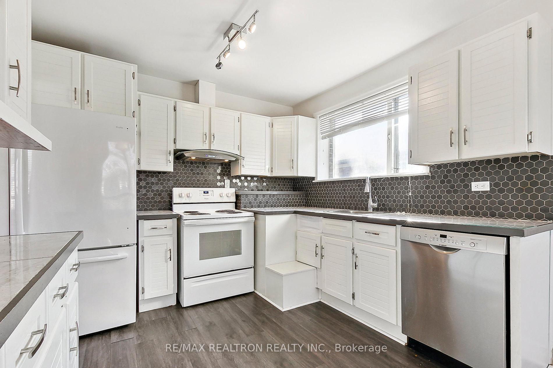 139 Pandora Circ, Toronto, ON M1H1V8 | 3 Bedroom 2 Bathroom Detached House | Image 8