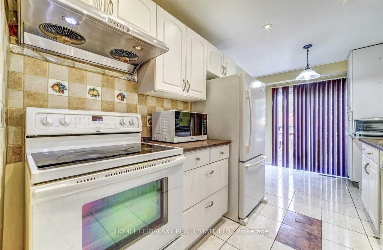 10 Whispering Willow Ptwy, Toronto, ON M1B4A8 | 3 Bedroom 4 Bathroom Detached House | Image 4