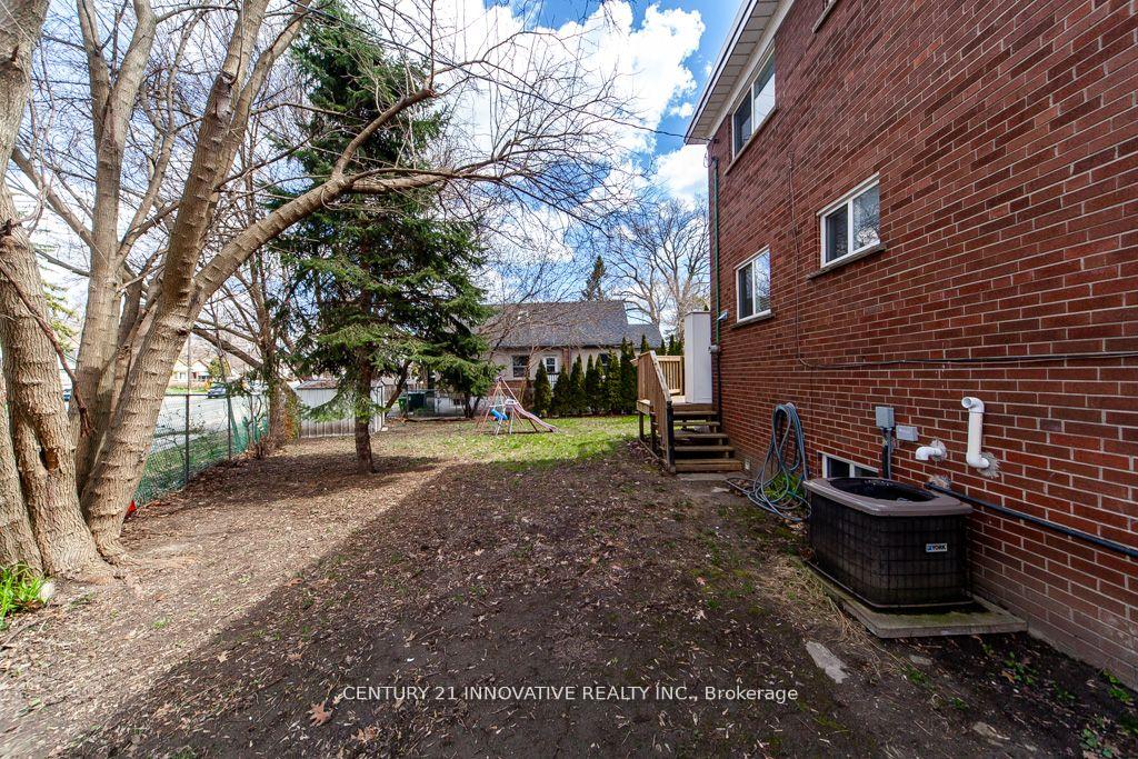 135 Queensbury Ave, Toronto, ON M1N2X8 | 3 Bedroom 3 Bathroom Detached House | Image 25