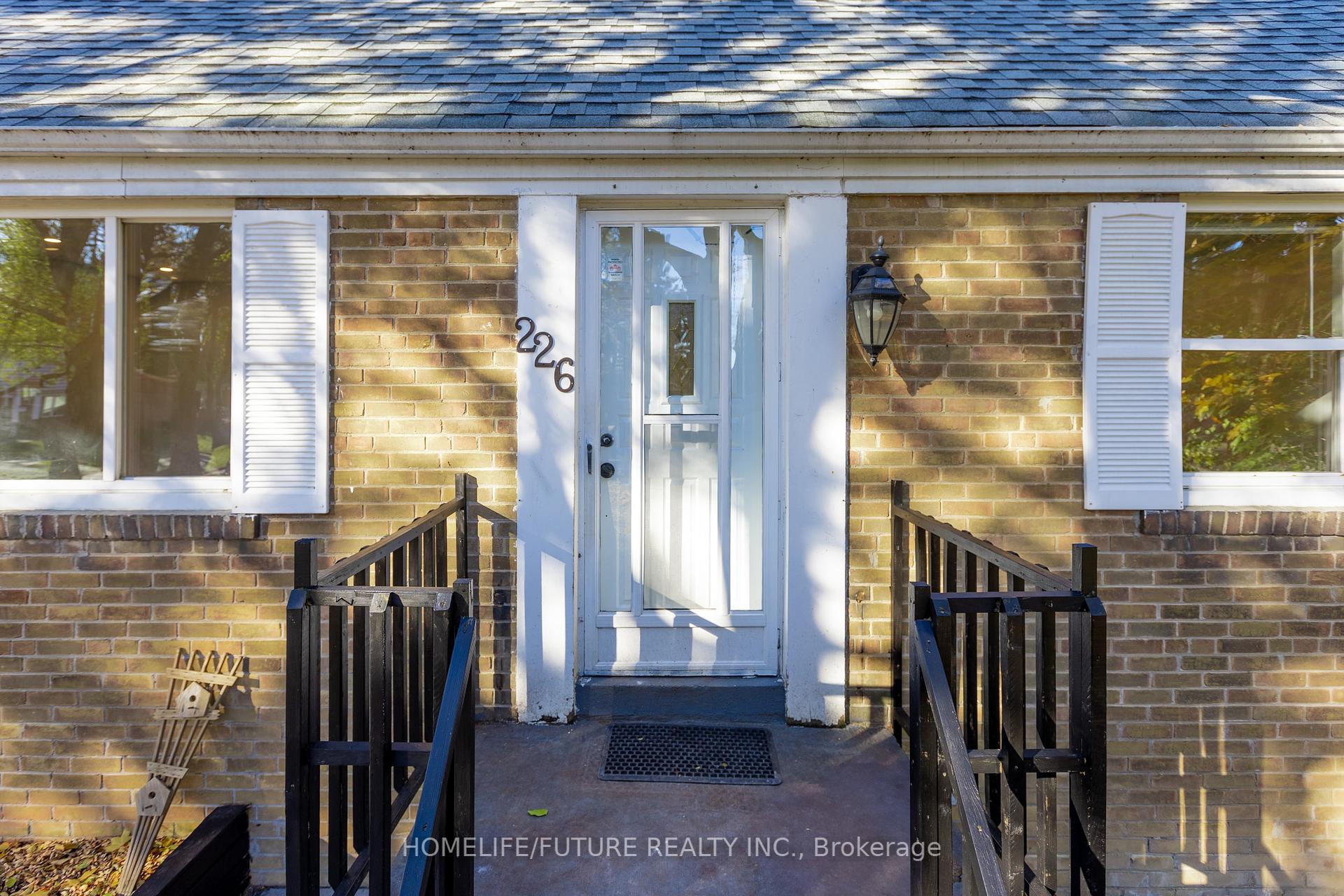 226 Oakridge Dr, Toronto, ON M1M2B3 | 3 Bedroom 2 Bathroom Detached House | Image 1