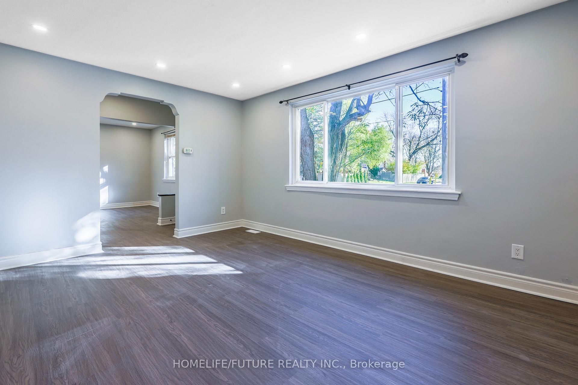 226 Oakridge Dr, Toronto, ON M1M2B3 | 3 Bedroom 2 Bathroom Detached House | Image 11
