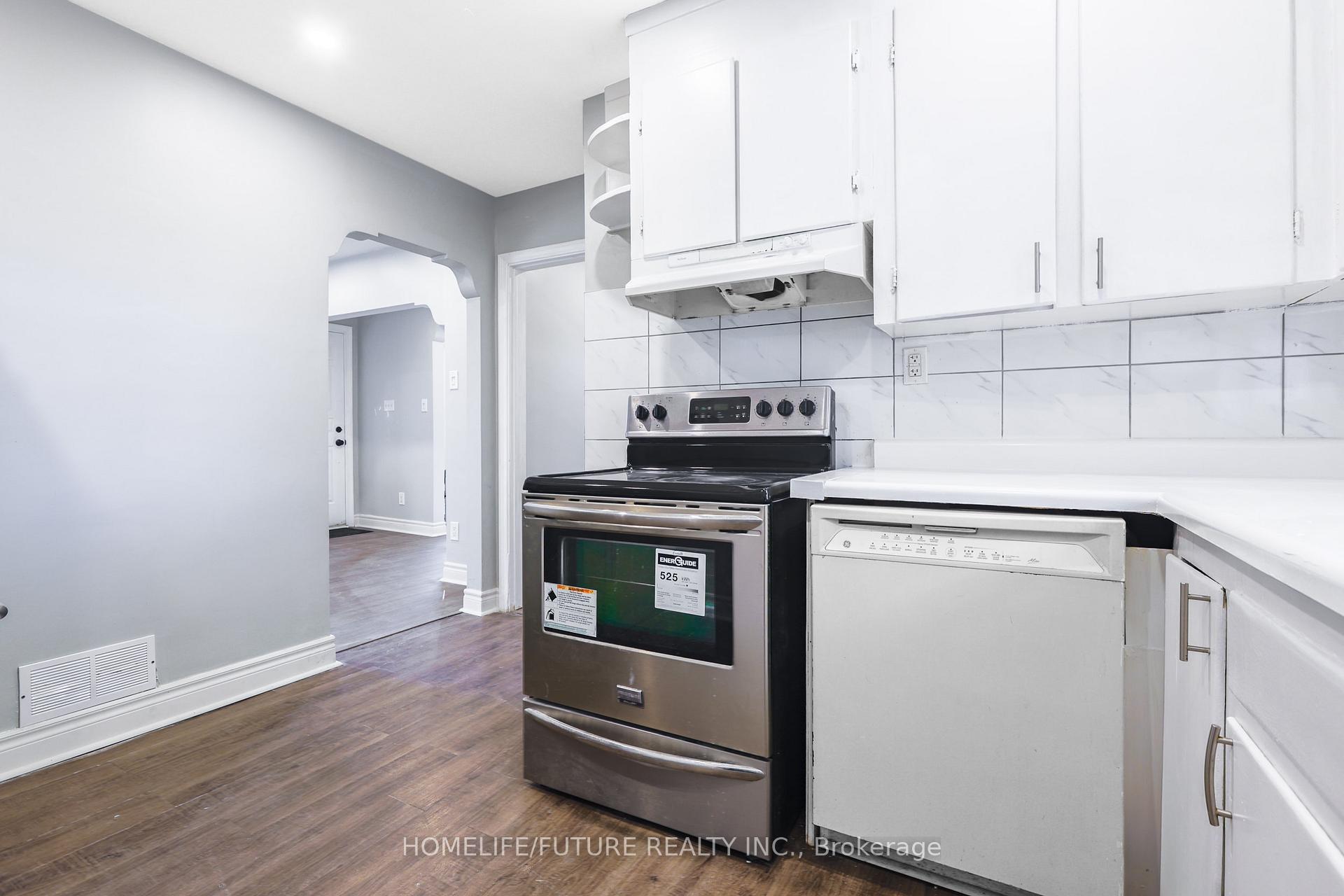 226 Oakridge Dr, Toronto, ON M1M2B3 | 3 Bedroom 2 Bathroom Detached House | Image 15