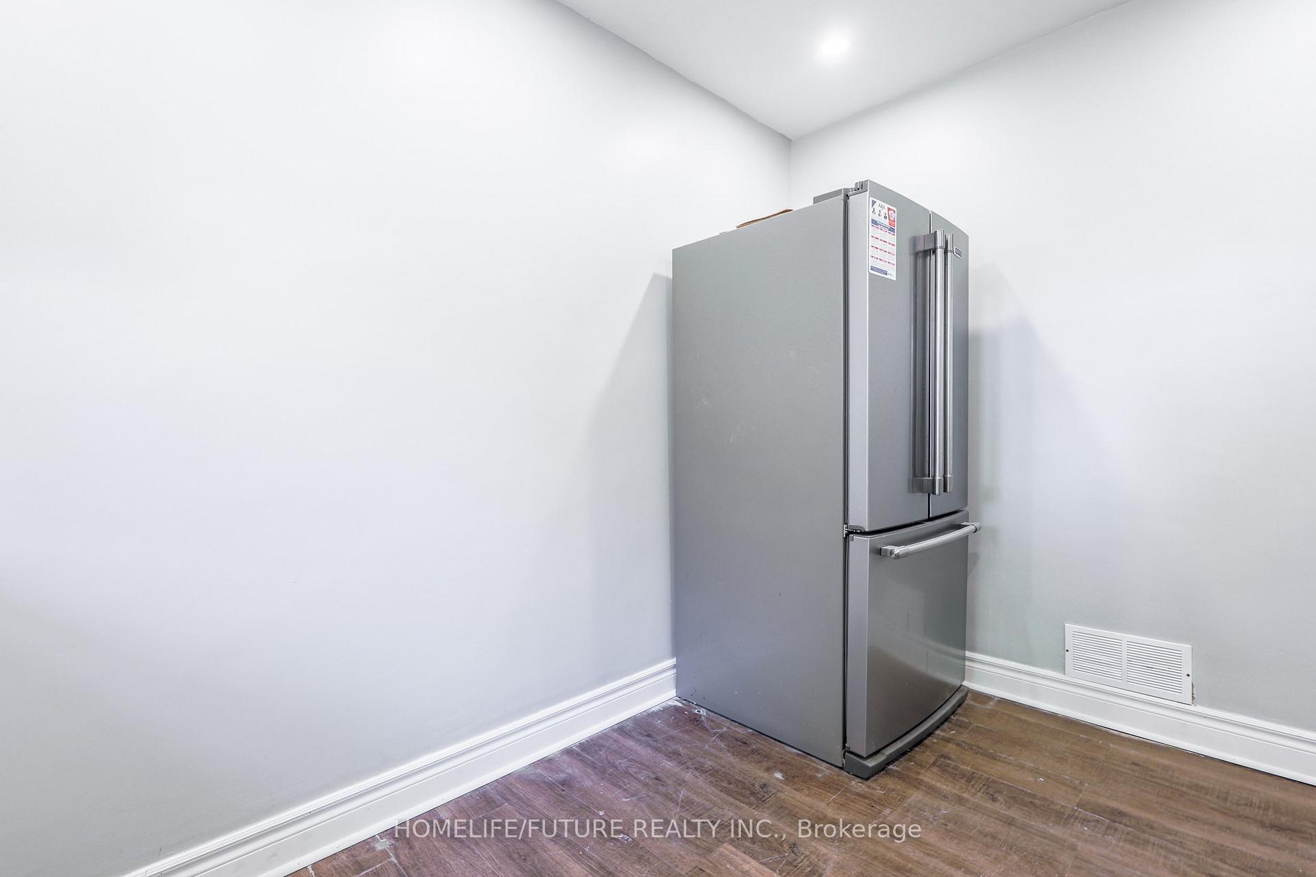 226 Oakridge Dr, Toronto, ON M1M2B3 | 3 Bedroom 2 Bathroom Detached House | Image 16