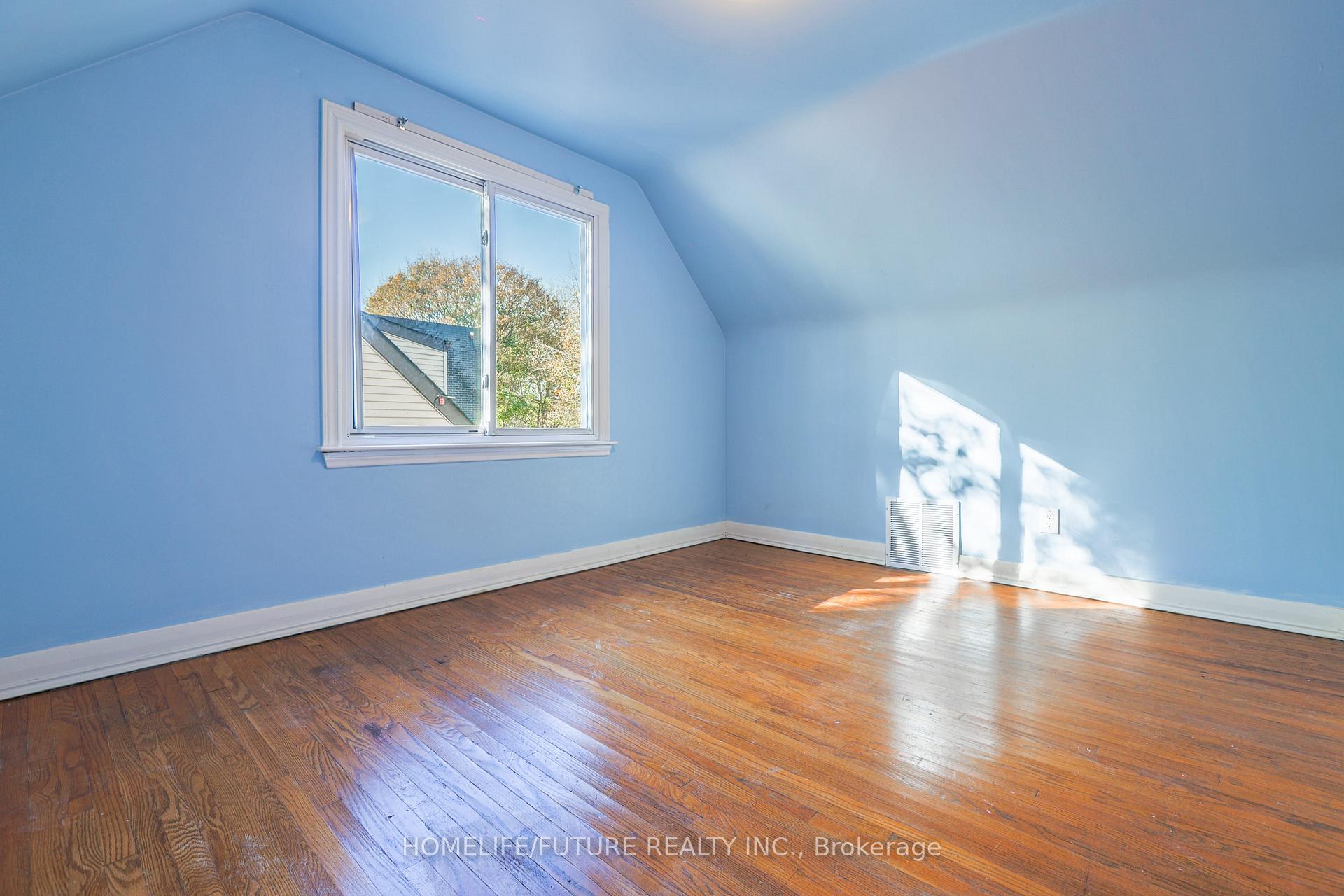 226 Oakridge Dr, Toronto, ON M1M2B3 | 3 Bedroom 2 Bathroom Detached House | Image 23