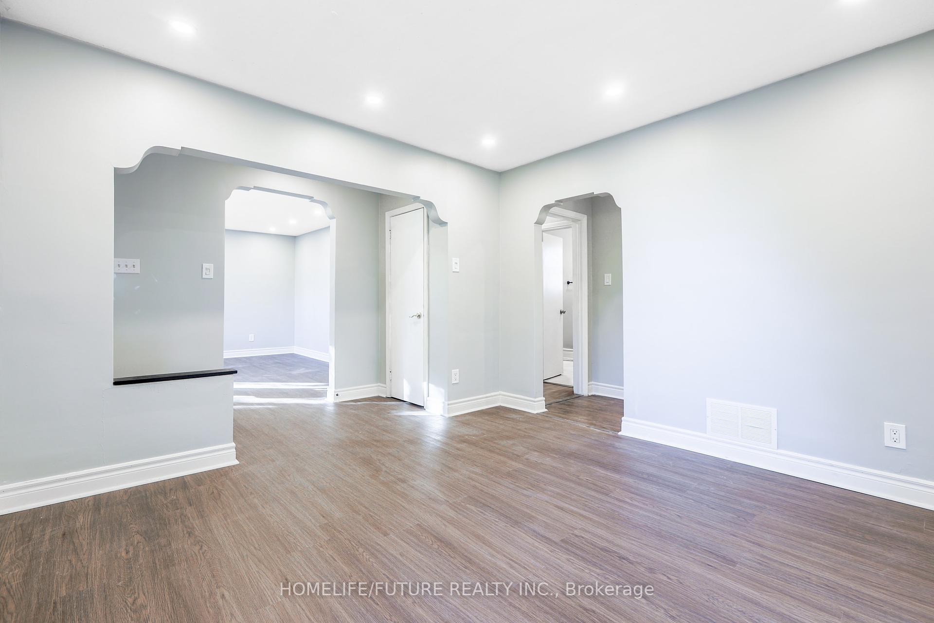 226 Oakridge Dr, Toronto, ON M1M2B3 | 3 Bedroom 2 Bathroom Detached House | Image 6
