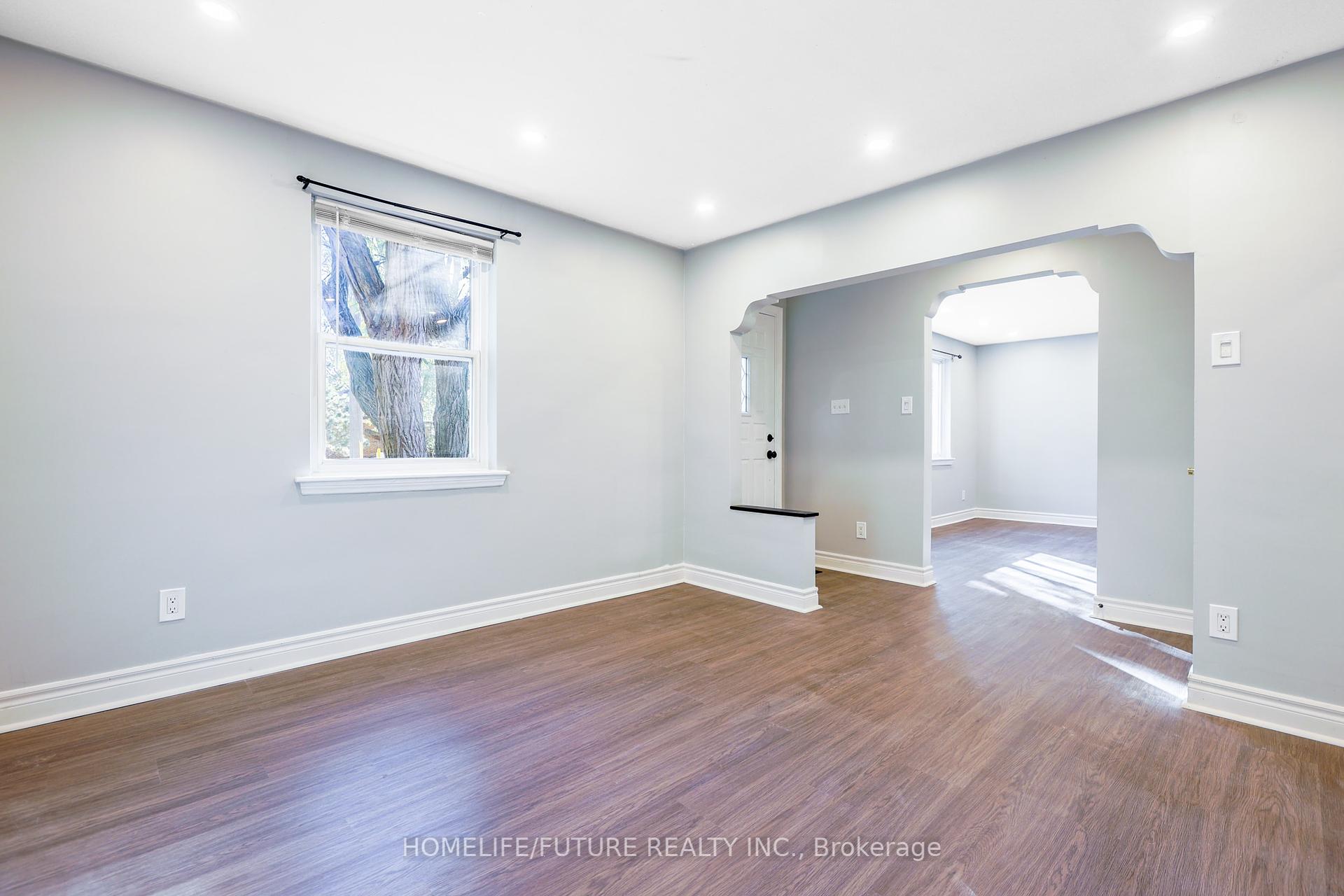 226 Oakridge Dr, Toronto, ON M1M2B3 | 3 Bedroom 2 Bathroom Detached House | Image 7