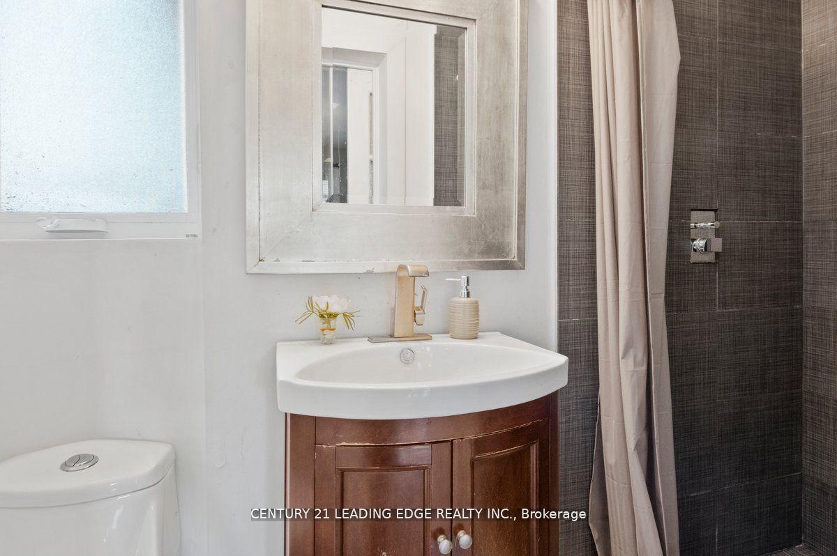 25 Eastwood Ave, Toronto, ON M1N3G9 | 3 Bedroom 3 Bathroom Detached House | Image 10