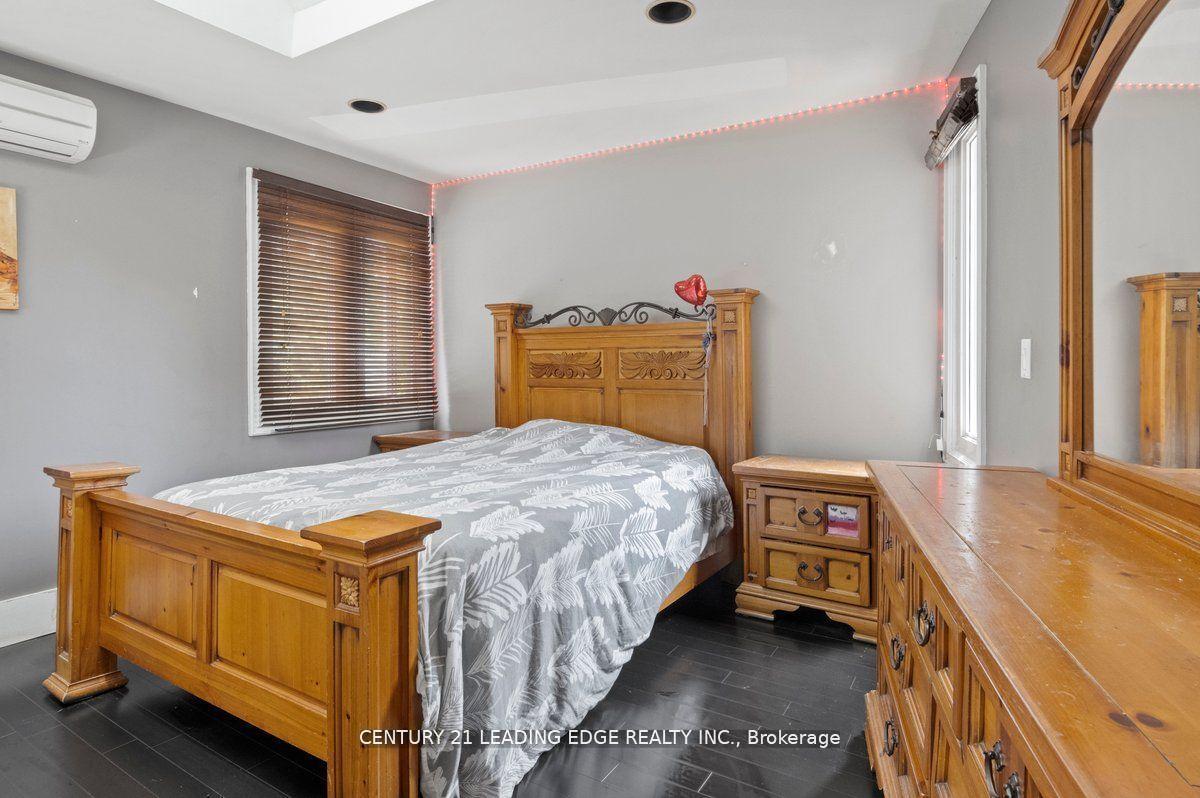 25 Eastwood Ave, Toronto, ON M1N3G9 | 3 Bedroom 3 Bathroom Detached House | Image 18