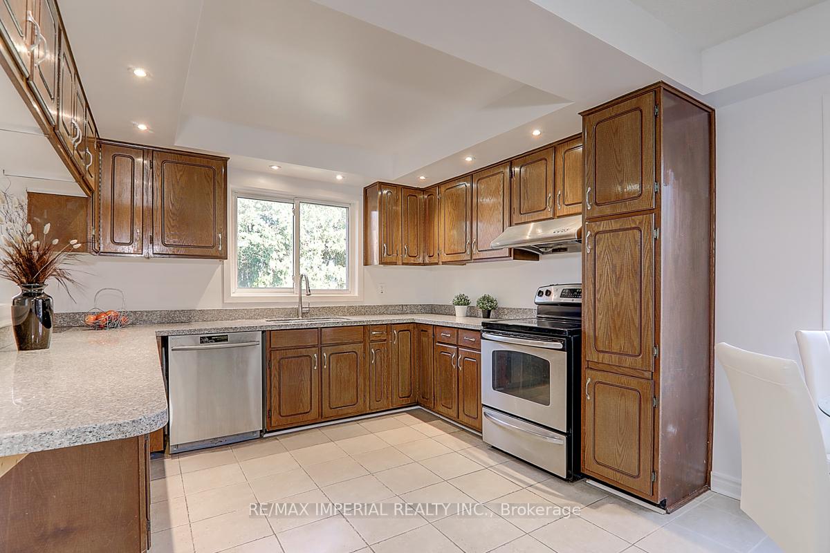 28 Relroy Crt, Toronto, ON M1W2Y7 | 4 Bedroom 4 Bathroom Detached House | Image 17