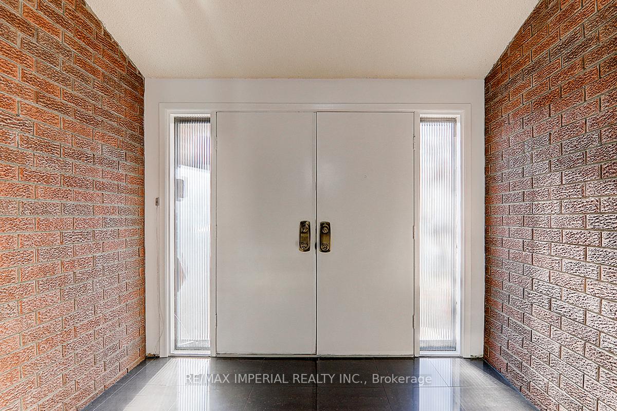 28 Relroy Crt, Toronto, ON M1W2Y7 | 4 Bedroom 4 Bathroom Detached House | Image 4