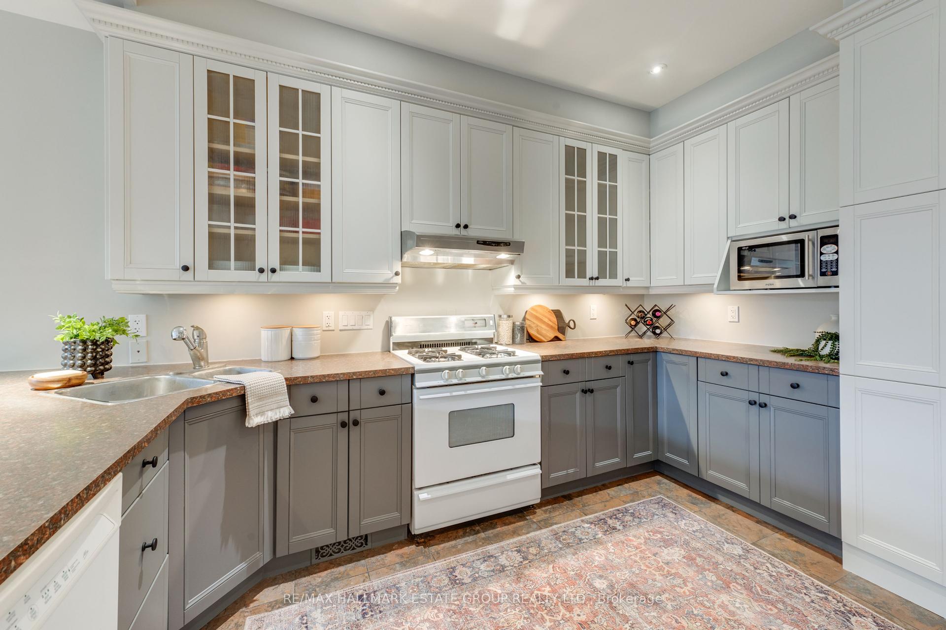 42 Waverley Rd, Toronto, ON M4L3T1 | 4 Bedroom 3 Bathroom Detached House | Image 11