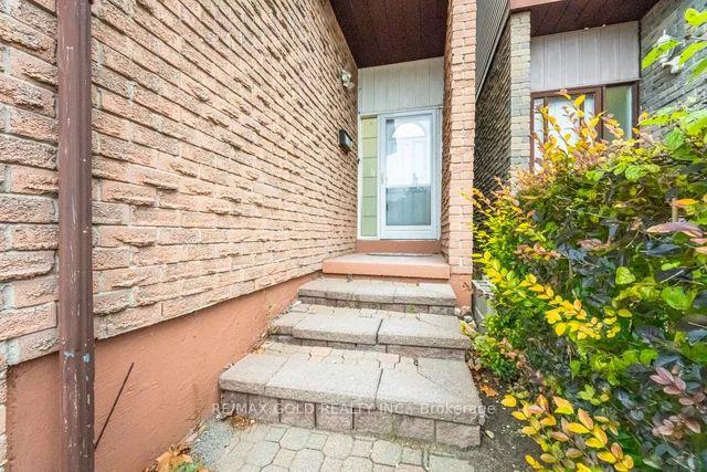 137 Dean Park Rd, Toronto, ON M1B2W8 | 4 Bedroom 4 Bathroom Detached House | Image 2