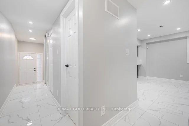 137 Dean Park Rd, Toronto, ON M1B2W8 | 4 Bedroom 4 Bathroom Detached House | Image 3