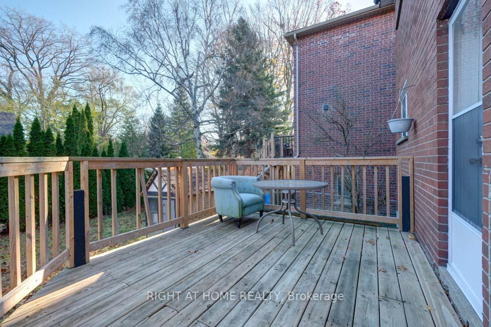 135 Queensbury Ave, Toronto, ON M1N2X8 | 3 Bedroom 3 Bathroom Detached House | Image 11