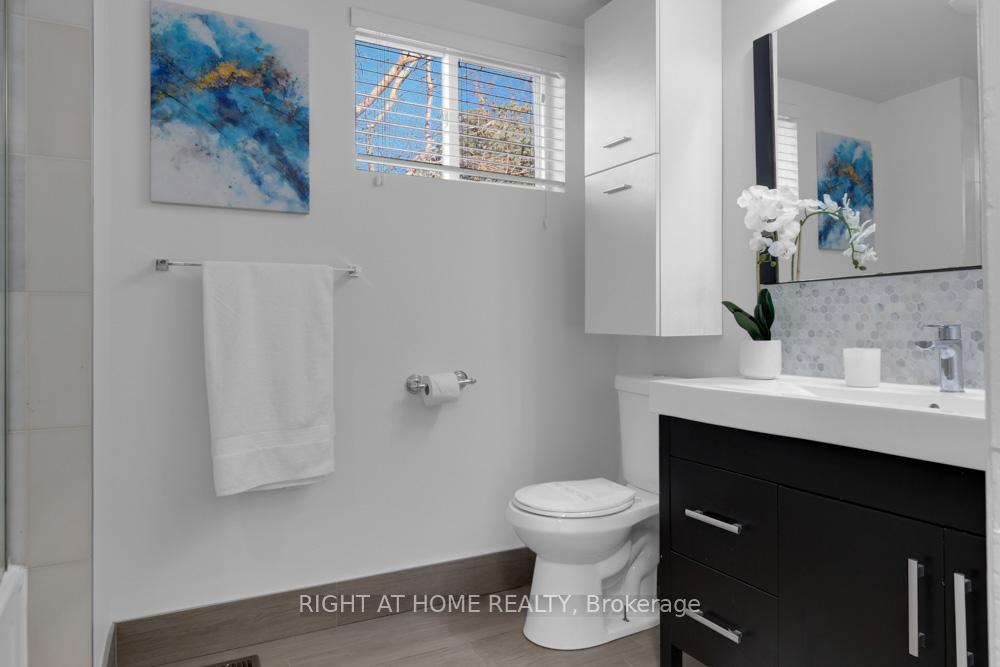 135 Queensbury Ave, Toronto, ON M1N2X8 | 3 Bedroom 3 Bathroom Detached House | Image 12