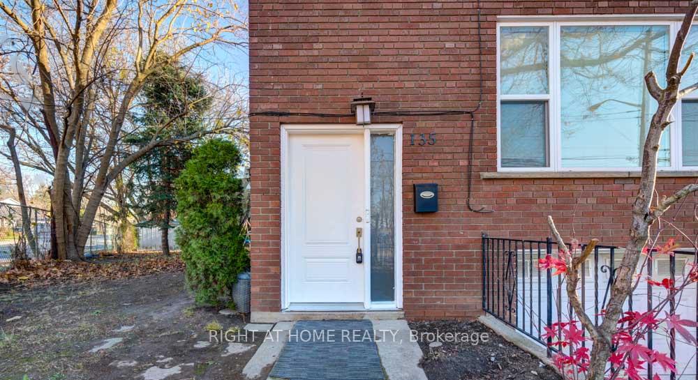 135 Queensbury Ave, Toronto, ON M1N2X8 | 3 Bedroom 3 Bathroom Detached House | Image 2
