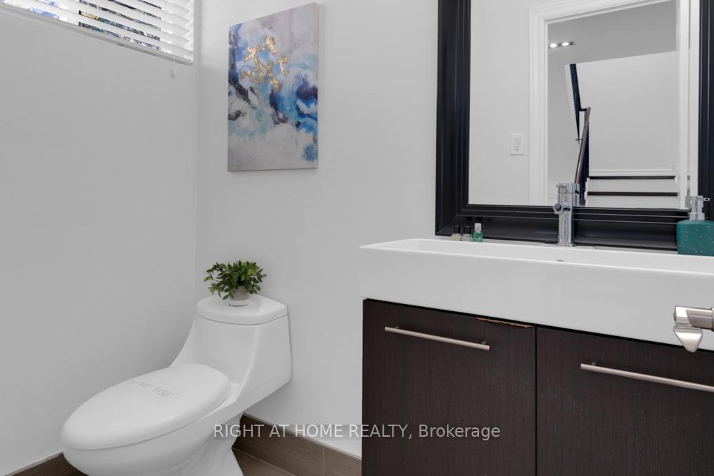 135 Queensbury Ave, Toronto, ON M1N2X8 | 3 Bedroom 3 Bathroom Detached House | Image 9