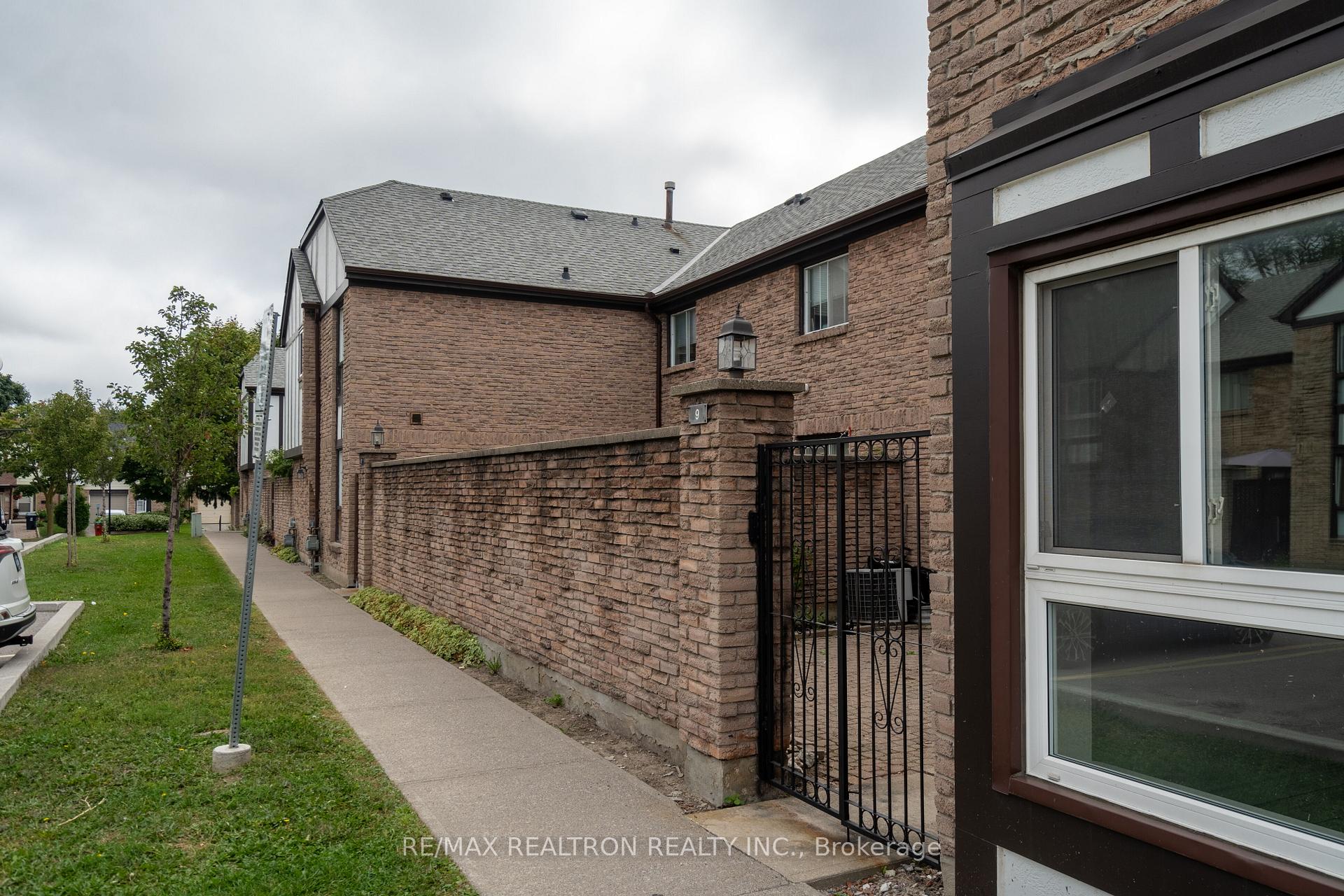 #9 - 2 Dailing Gate, Toronto, ON M1B1Z8 | 3 Bedroom 3 Bathroom Condo Townhouse | Image 2