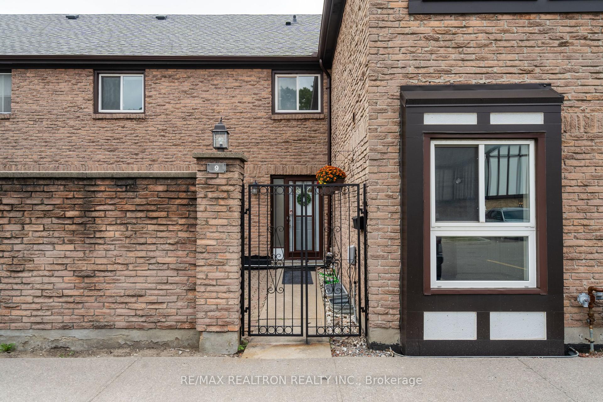 #9 - 2 Dailing Gate, Toronto, ON M1B1Z8 | 3 Bedroom 3 Bathroom Condo Townhouse | Image 3