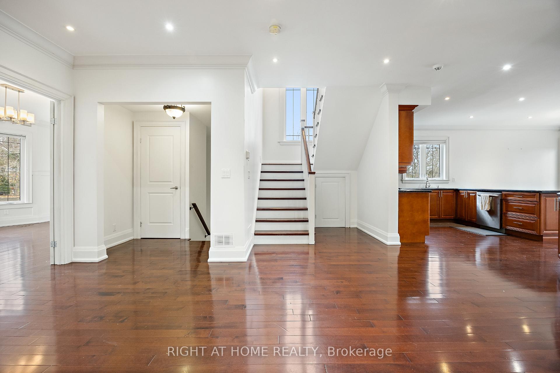 25 Meadowvale Rd, Toronto, ON M1C1R7 | 4 Bedroom 6 Bathroom Detached House | Image 4