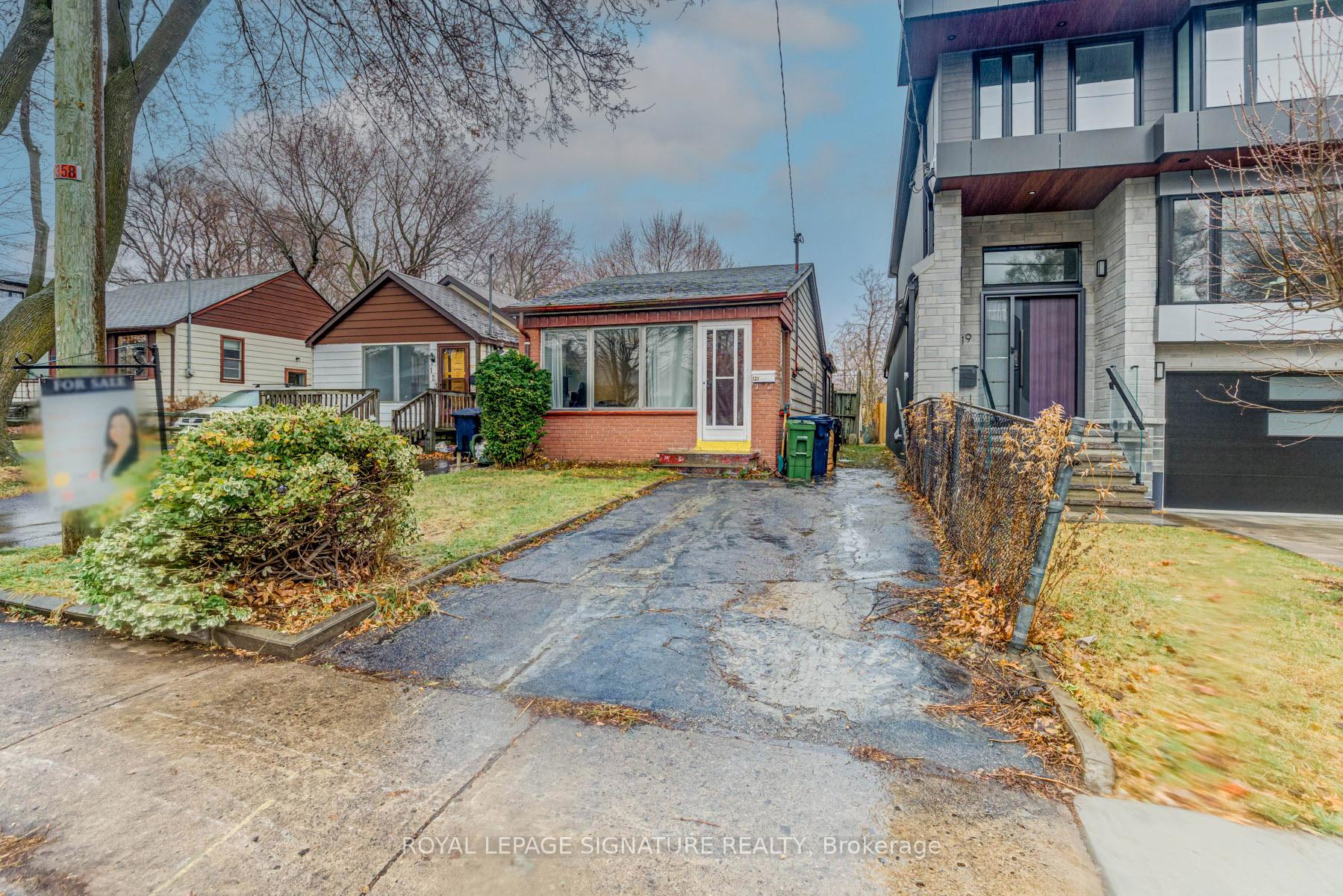 121 Preston St, Toronto, ON M1N3N4 | 2 Bedroom 1 Bathroom Detached House | Image 1