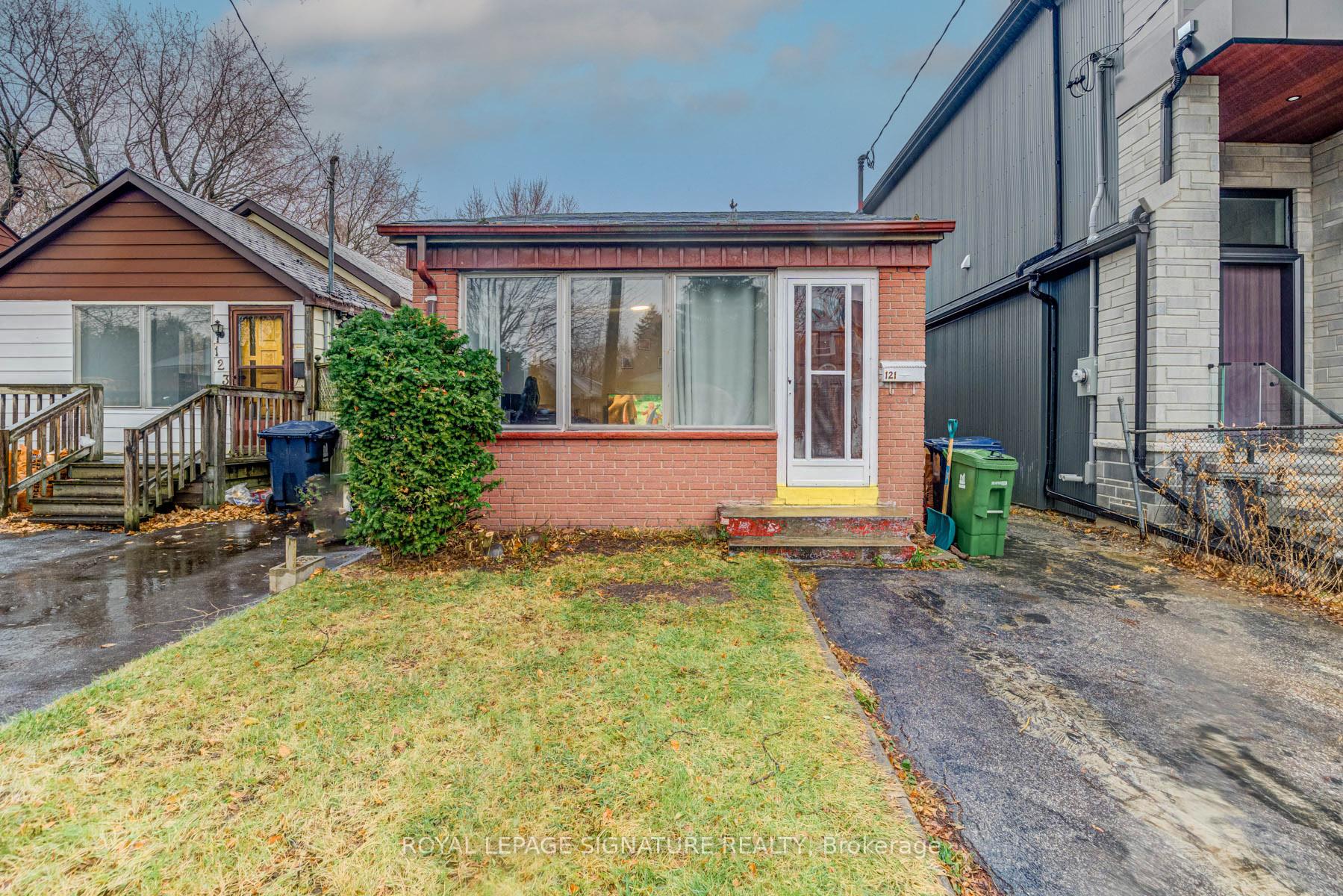 121 Preston St, Toronto, ON M1N3N4 | 2 Bedroom 1 Bathroom Detached House | Image 2