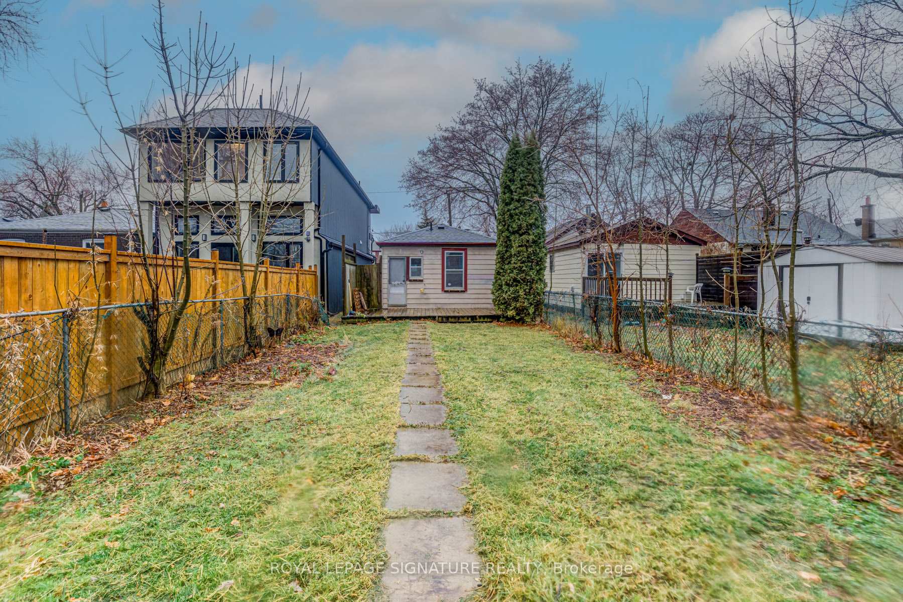 121 Preston St, Toronto, ON M1N3N4 | 2 Bedroom 1 Bathroom Detached House | Image 4