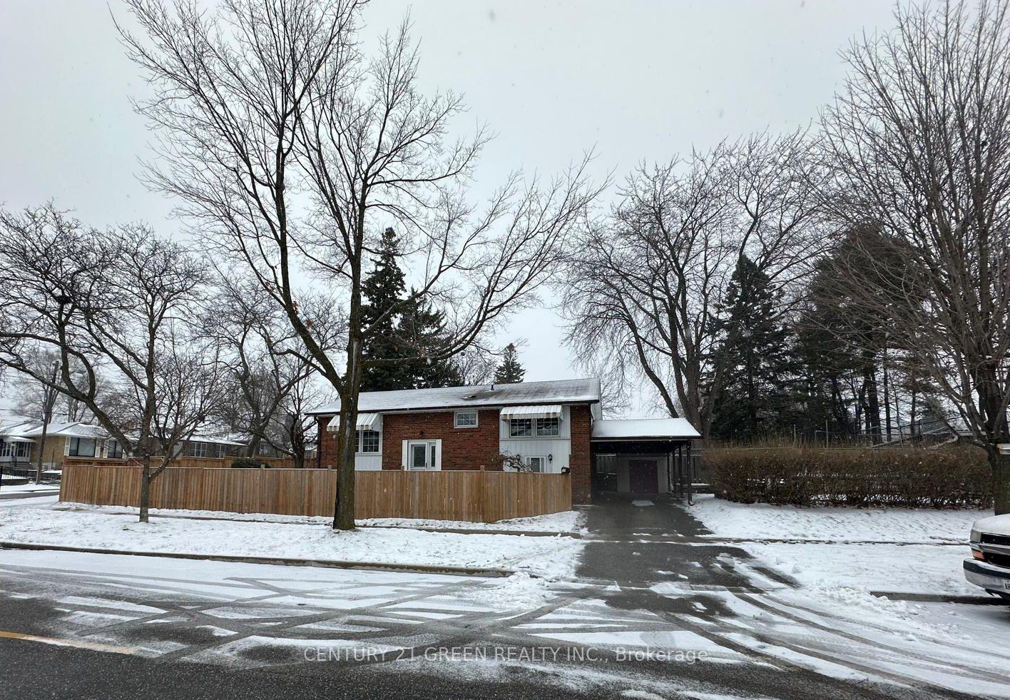 17 Benroyal Cres, Toronto, ON M1H1L6 | 3 Bedroom 3 Bathroom Detached House | Image 2