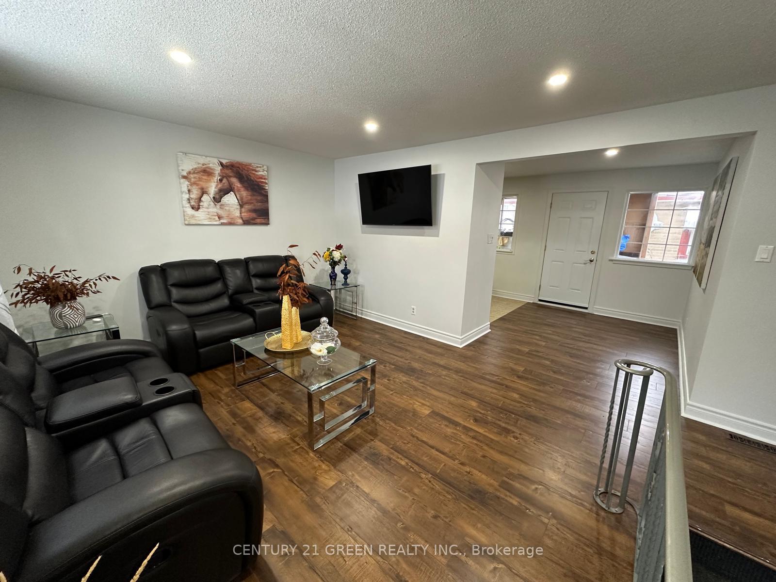 17 Benroyal Cres, Toronto, ON M1H1L6 | 3 Bedroom 3 Bathroom Detached House | Image 5