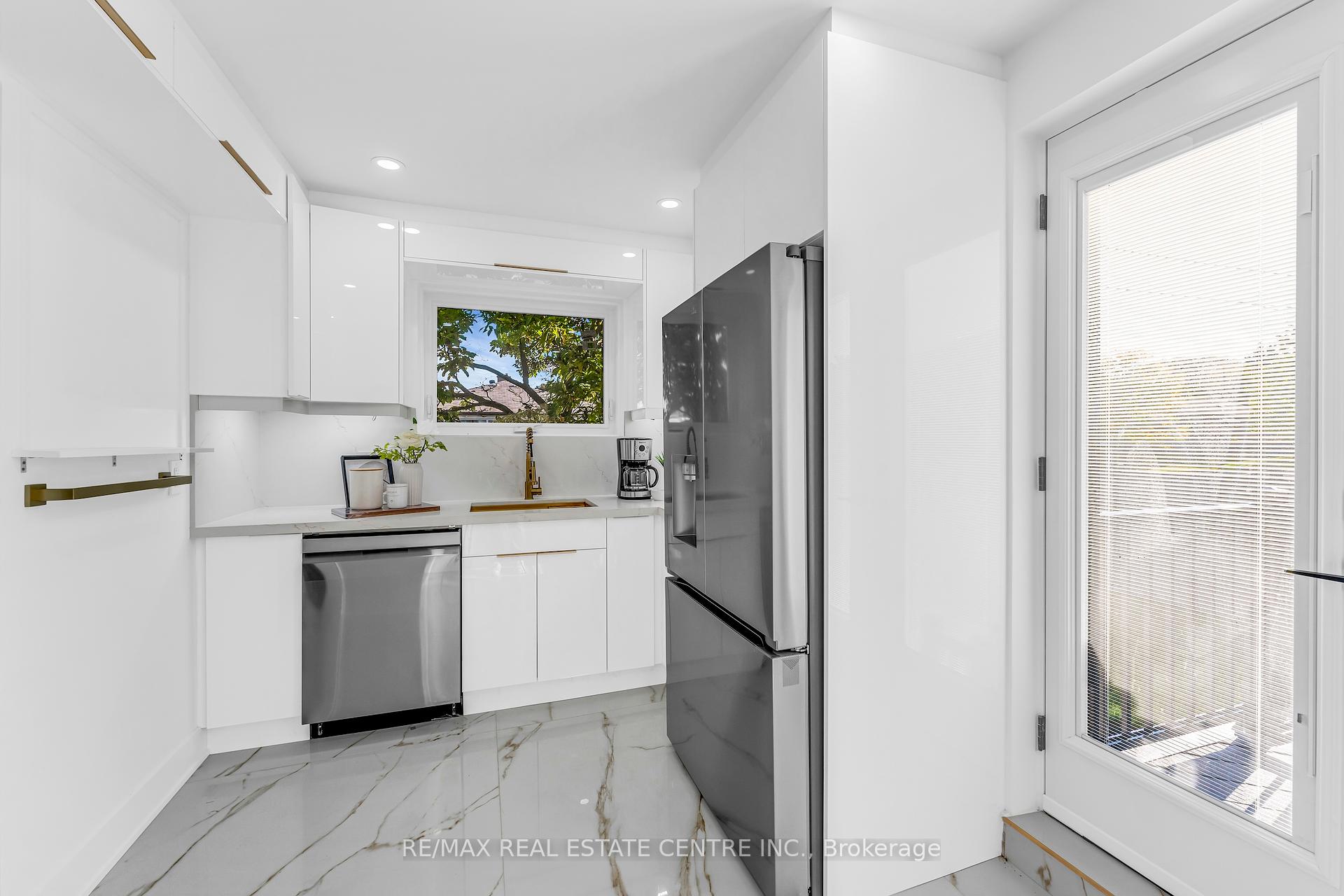 35 Munford Cres, Toronto, ON M4B1B9 | 4 Bedroom 6 Bathroom Detached House | Image 10