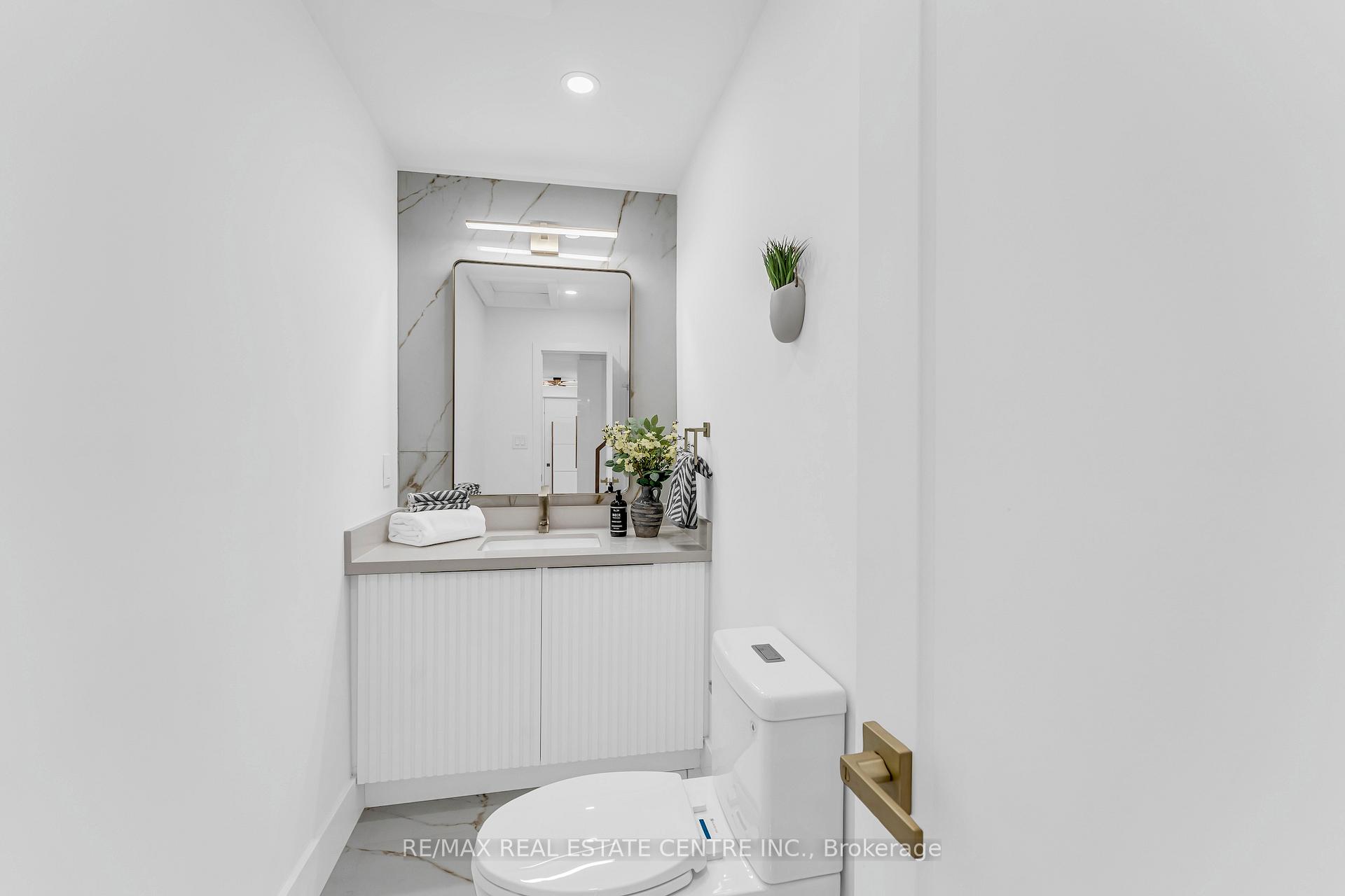 35 Munford Cres, Toronto, ON M4B1B9 | 4 Bedroom 6 Bathroom Detached House | Image 13