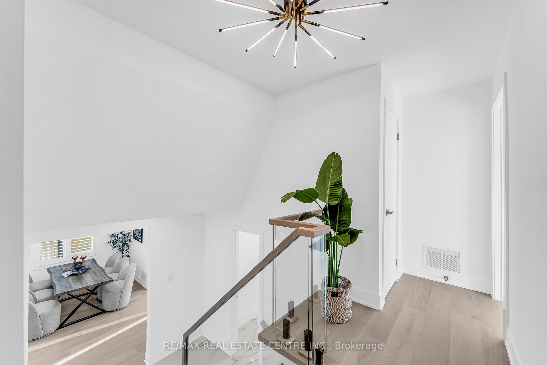 35 Munford Cres, Toronto, ON M4B1B9 | 4 Bedroom 6 Bathroom Detached House | Image 19