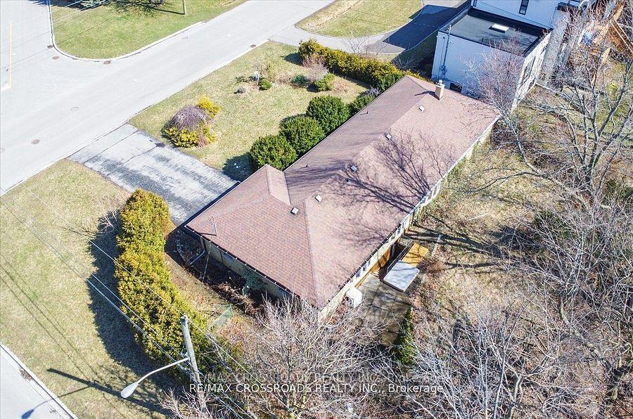 5 Balcarra Ave, Toronto, ON M1M1G8 | 3 Bedroom 3 Bathroom Detached House | Image 10