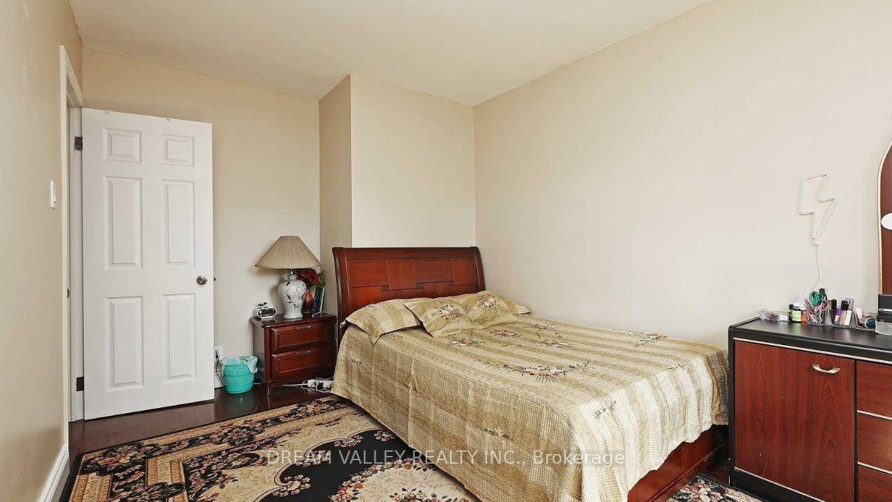 55 Colonial Ave, Toronto, ON M1M2C4 | 3 Bedroom 3 Bathroom Detached House | Image 10