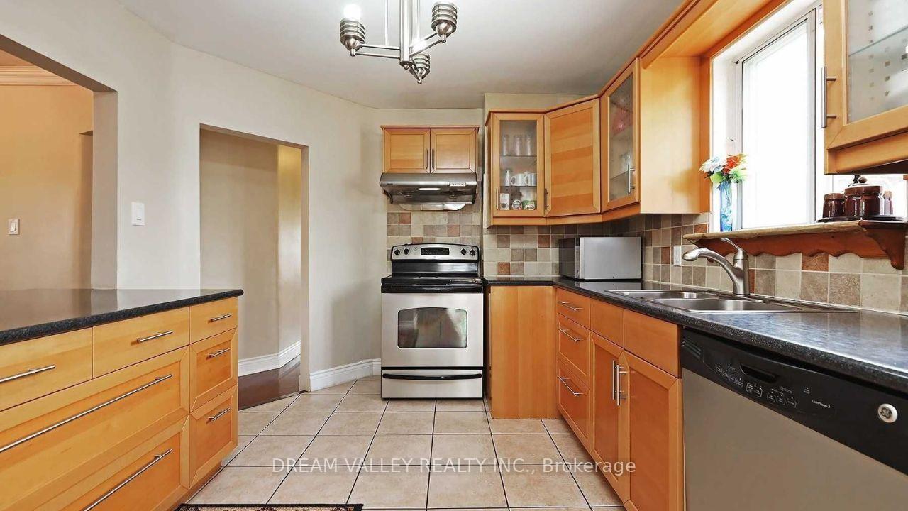 55 Colonial Ave, Toronto, ON M1M2C4 | 3 Bedroom 3 Bathroom Detached House | Image 7