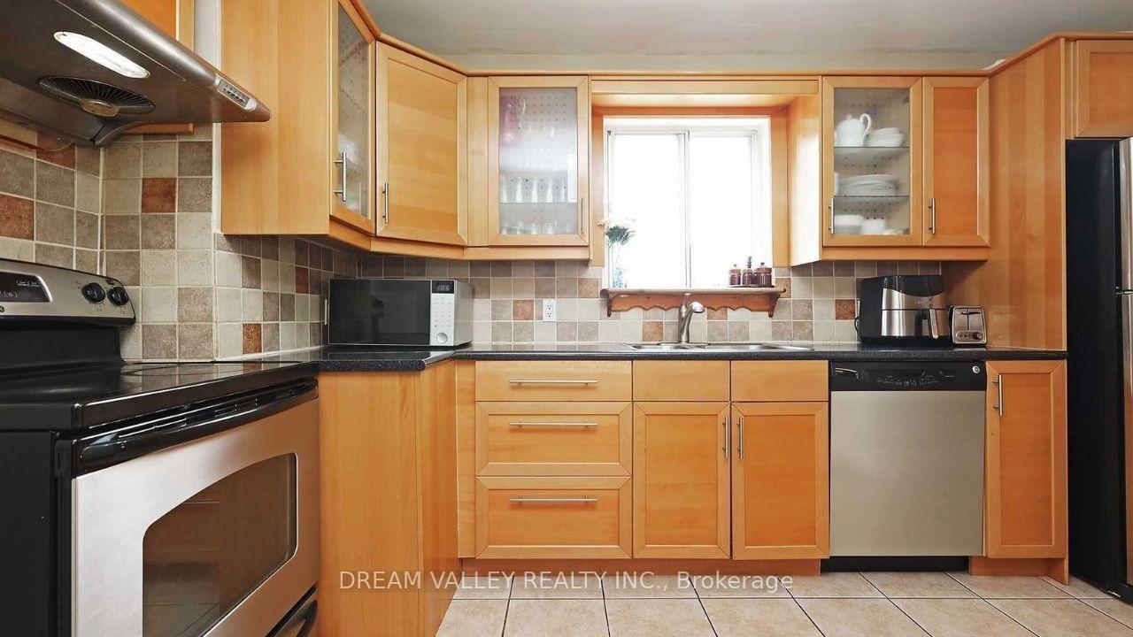 55 Colonial Ave, Toronto, ON M1M2C4 | 3 Bedroom 3 Bathroom Detached House | Image 8